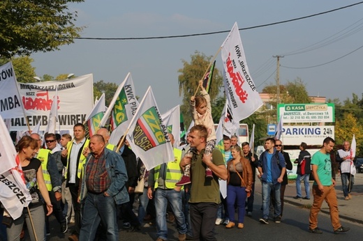 Manifestacja górników pod kopalnią "Brzeszcze"