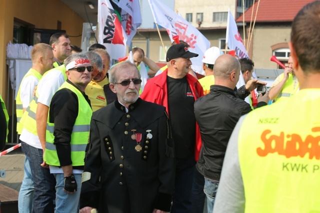 Manifestacja górników pod kopalnią "Brzeszcze"