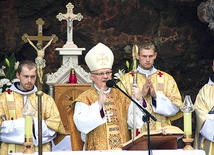  Ordynariusz przewodniczył Mszy św. kończącej prudnickie obchody 