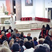  Konferencji przyszli posłuchać młodzi zakochani, narzeczeni, a także małżeństwa z długim stażem. Wielu z nich kupiło książki i płyty o. Szustaka