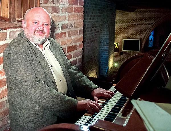  Jako pierwszy walory brzmieniowe instrumentu zaprezentował Jerzy Kukla, wirtuoz i znawca budowy organów