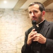 Ks. Grosjean głosił konferencje „Kochać w prawdzie” dla młodych diecezjan bielsko-żywieckich