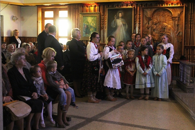 Misyjny krzyż dla ks. Roberta Szczotki ze Zwardonia