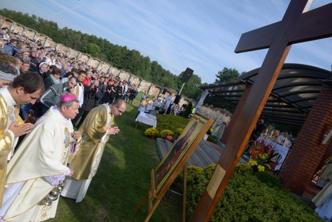 Na plac sanktuarium zostały wniesione wierne repliki symboli Światowych Dni Młodzieży