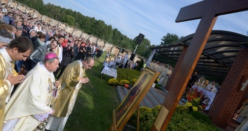 Na plac sanktuarium zostały wniesione wierne repliki symboli Światowych Dni Młodzieży