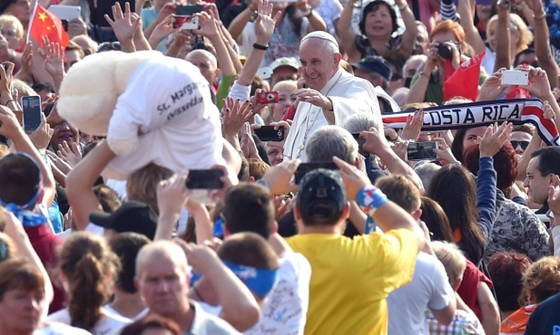 Franciszek: Kościół powinien być Bożą rodziną