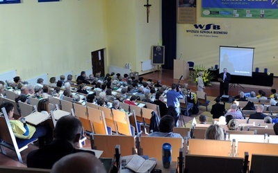 Jak i w poprzednich latach, konferencja odbędzie się w auli głównej Wyższej Szkoły Biznesu im. bp. Jana Chrapka