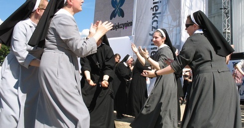 "... przed Panem będę tańczył" 2 Sm 6, 21