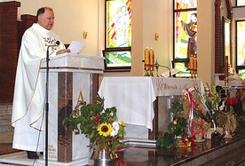  Ks. Ireneusz Chmielowski SAC w czasie dożynek parafialnych
