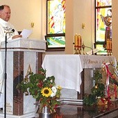  Ks. Ireneusz Chmielowski SAC w czasie dożynek parafialnych