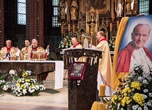 Mszy św. z okazji obchodów XV Dnia Papieskiego Ziemi Gliwickiej przewodniczył bp Jan Kopiec