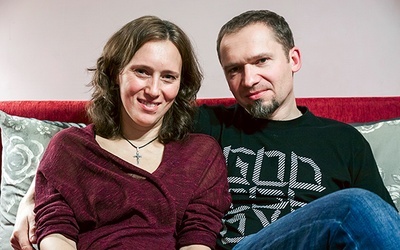  Iwona i Marcin Ziemniewiczowie, muzycy chrześcijańskiego zespołu Kadosz, są rodzicami Zuzy, Wojtka, Bartka i (od niedawna) Kuby