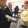  W procesji z darami przyniesiono wizerunek św. Jana Pawła II