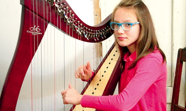  Muzyka, która wymyka się spod palców Magdy, przenosi słuchacza w zaczarowany świat