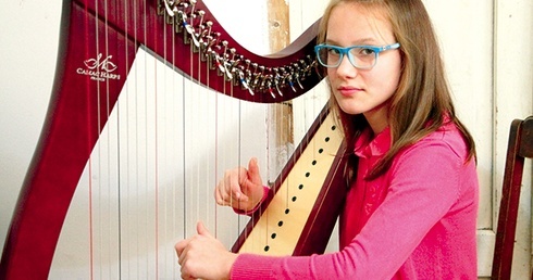  Muzyka, która wymyka się spod palców Magdy, przenosi słuchacza w zaczarowany świat