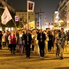  Pochód z wizerunkami świętych w ostatnim dniu października był zaskakujący dla przechodniów w rynku. Organizatorzy są przekonani, że była to okazja do zastanowienia się nad sensem uroczystości Wszystkich Świętych i bezsensem Halloween 