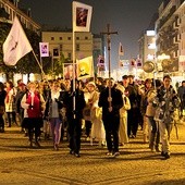  Pochód z wizerunkami świętych w ostatnim dniu października był zaskakujący dla przechodniów w rynku. Organizatorzy są przekonani, że była to okazja do zastanowienia się nad sensem uroczystości Wszystkich Świętych i bezsensem Halloween 