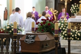 Ostatnie pożegnanie śp. Anny Abdank-Kozubskiej w kościele św. Marii Magdaleny w Cieszynie