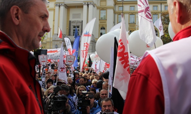 Związkowcy nie chcieli rozmawiać z minister edukacji, która do nich przyszła