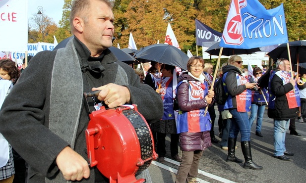 - Przykro nam, że świętujemy w ten sposób - mówili nauczyciele