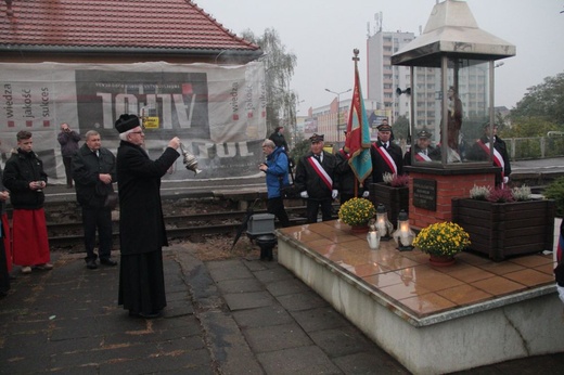 Różaniec na dworcu kolejowym