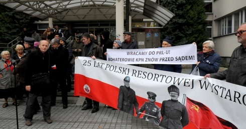 Pikieta przed sądem