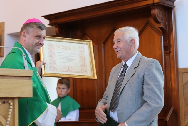 Bronisław Piotrowski z Łodygowic z papieskim medalem
