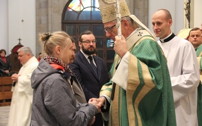 Świadkowie miażdżenia człowieka cierpieniem