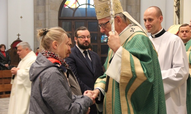 Świadkowie miażdżenia człowieka cierpieniem