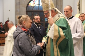 Świadkowie miażdżenia człowieka cierpieniem