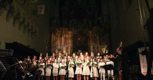 Brzmienia jedności z papieżem