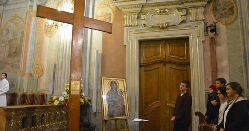 Krzyż jak relikwie Jana Pawła II