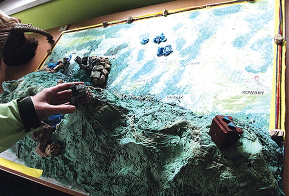  W Centrum Edukacji Ekologicznej niedowidzący i niewidomi mogą poznać Karkonosze na podstawie tej oryginalnej mapy