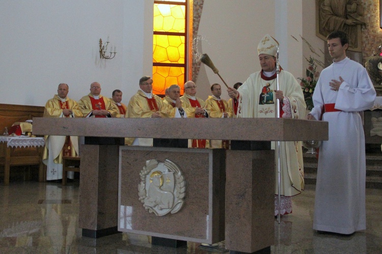 Konsekracja kościoła w Mielcu-Rzochowie