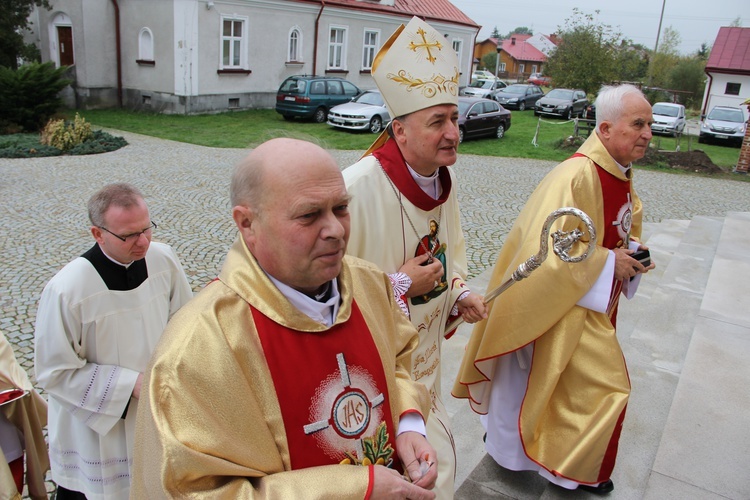 Konsekracja kościoła w Mielcu-Rzochowie