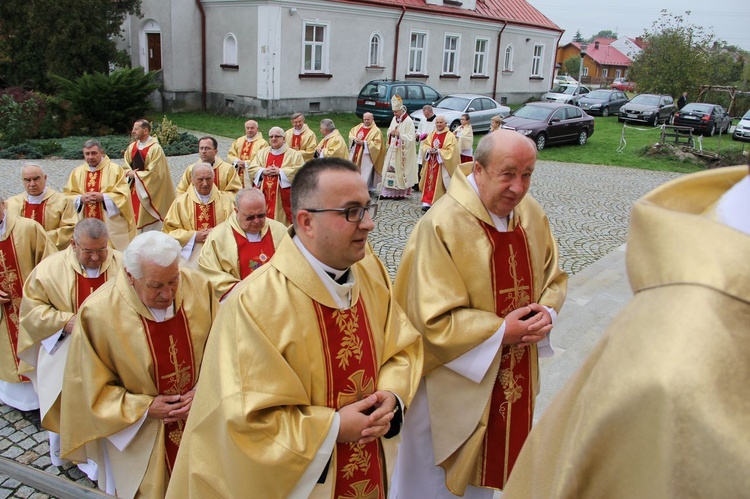 Konsekracja kościoła w Mielcu-Rzochowie