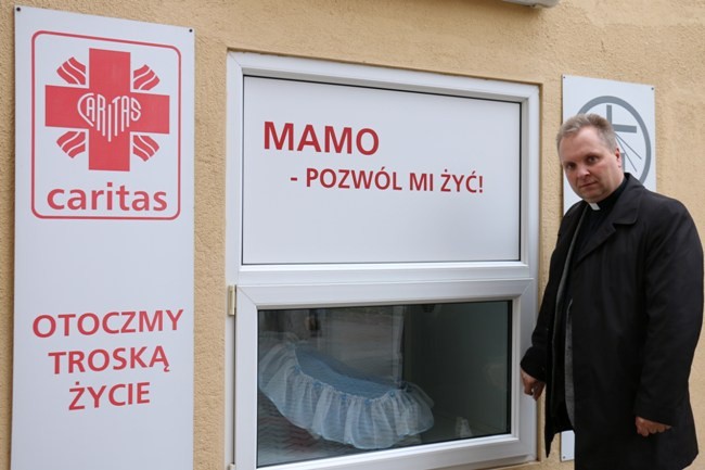 - Takie miejsca są potrzebne, by rodzice, którzy nie mogą zająć się dzieckiem, mogli je bezpiecznie zostawić - przekonuje dyrektor Caritas Diecezji Radomskiej