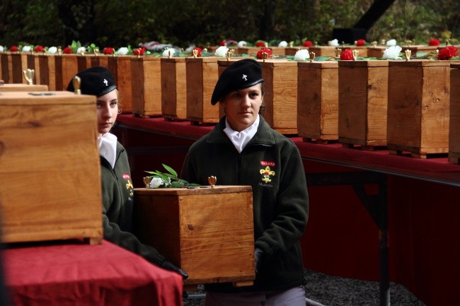 Pogrzeb ekhumowanych na "Glinniku"