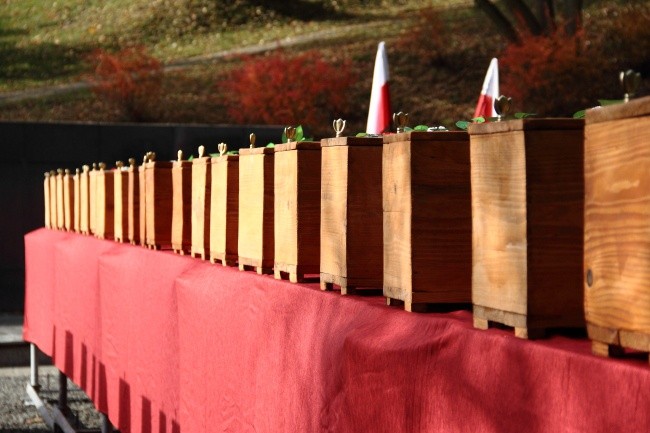 Pogrzeb ekhumowanych na "Glinniku"