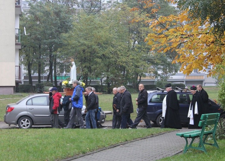 Różaniec na ulicach parafii