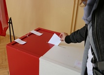 Wybory do Sejmu odbędą się według proporcjonalnego systemu wyborczego a senatorów wybieramy w okręgach jednomandatowych. 