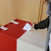 Wybory do Sejmu odbędą się według proporcjonalnego systemu wyborczego a senatorów wybieramy w okręgach jednomandatowych. 