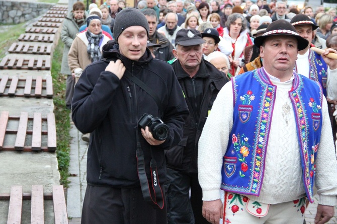 Procesja różańcowa z relikwiami św. Jana Pawła II w Szczawnicy 