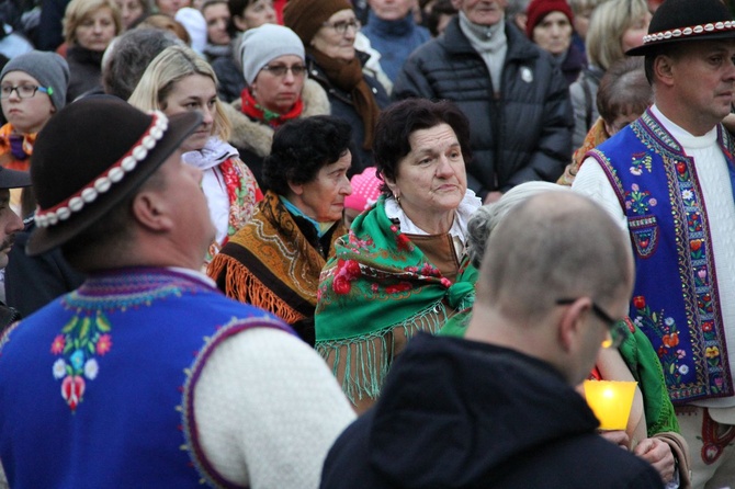 Procesja różańcowa z relikwiami św. Jana Pawła II w Szczawnicy 