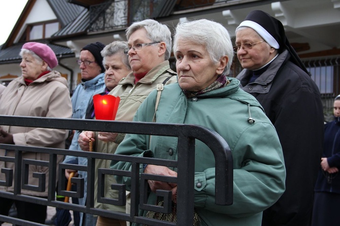 Procesja różańcowa z relikwiami św. Jana Pawła II w Szczawnicy 