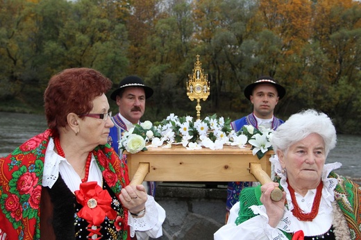 Procesja różańcowa z relikwiami św. Jana Pawła II w Szczawnicy 