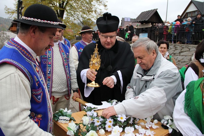 Procesja różańcowa z relikwiami św. Jana Pawła II w Szczawnicy 