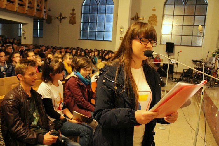Oprawę muzyczną spotkania przygotowała młodzież z parafialnej Grupy Apostolskiej