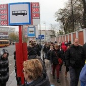 Wiele linii autobusowych i tramwajowych kursuje już według zmienionych rozkładów jazdy