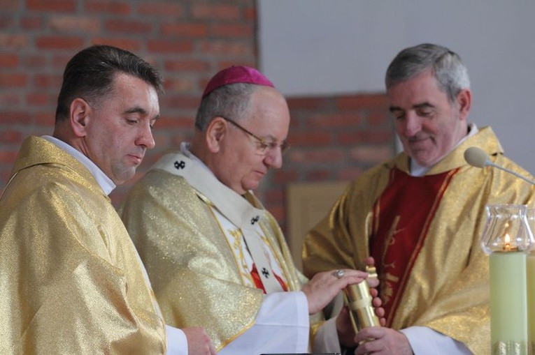 Wmurowanie aktu erekcyjnego w parafii św. Jana Pawła II